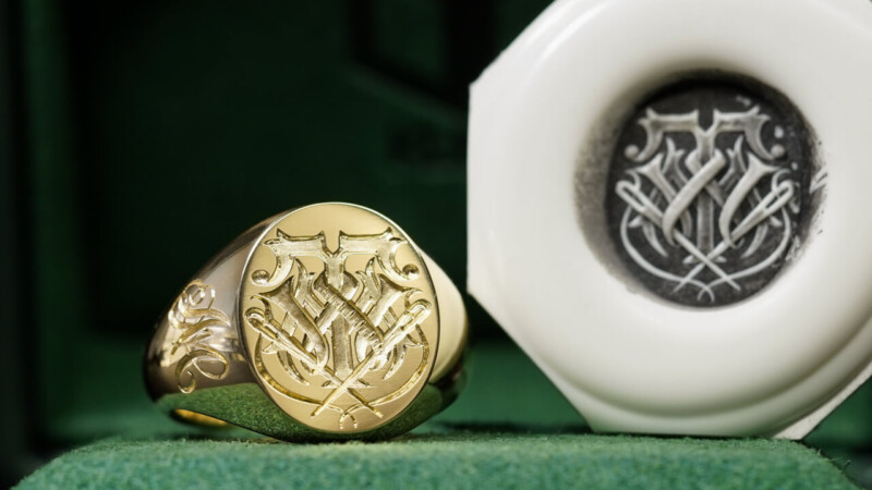 Hand Engraved Oval Signet Ring(K18YG) 「TMW＋メジャー＋針と糸」＋「AM」