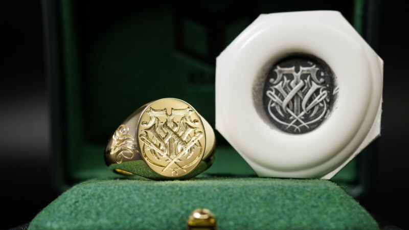 Hand Engraved Oval Signet Ring(K18YG) 「TMW＋メジャー＋針と糸」＋「AM」_2