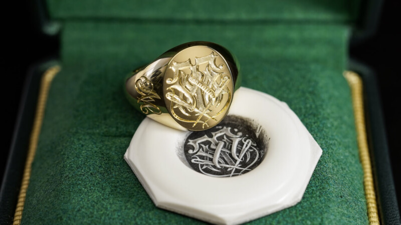 Hand Engraved Oval Signet Ring(K18YG) 「TMW＋メジャー＋針と糸」＋「AM」_5