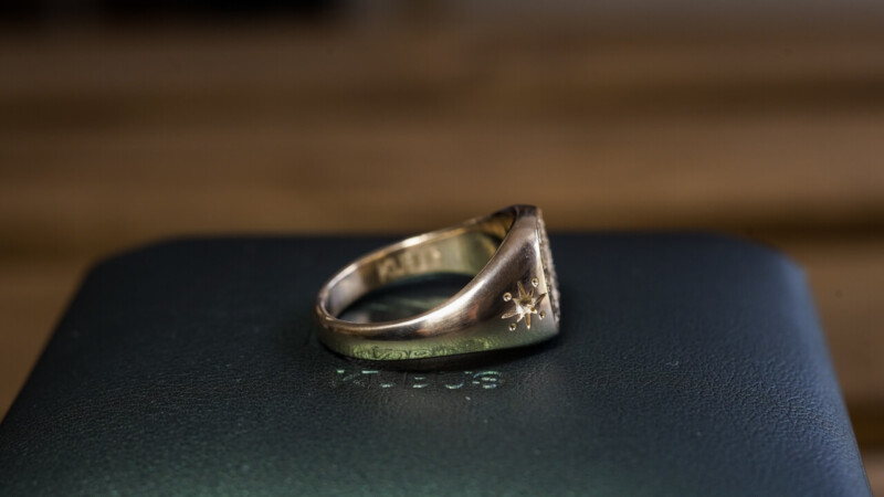 Hand Engraved Mellow Square Signet Ring(K9YG)「A+ハルリンドウ」+「太陽」+「風」_11 Hand Engraved Mellow Square Signet Ring(K9YG)「A+ハルリンドウ」+「太陽」+「風」_11