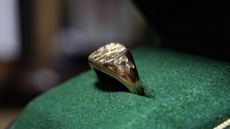Hand Engraved Mellow Square Signet Ring(K9YG)「A+ハルリンドウ」+「太陽」+「風」_4 Hand Engraved Mellow Square Signet Ring(K9YG)「A+ハルリンドウ」+「太陽」+「風」_4