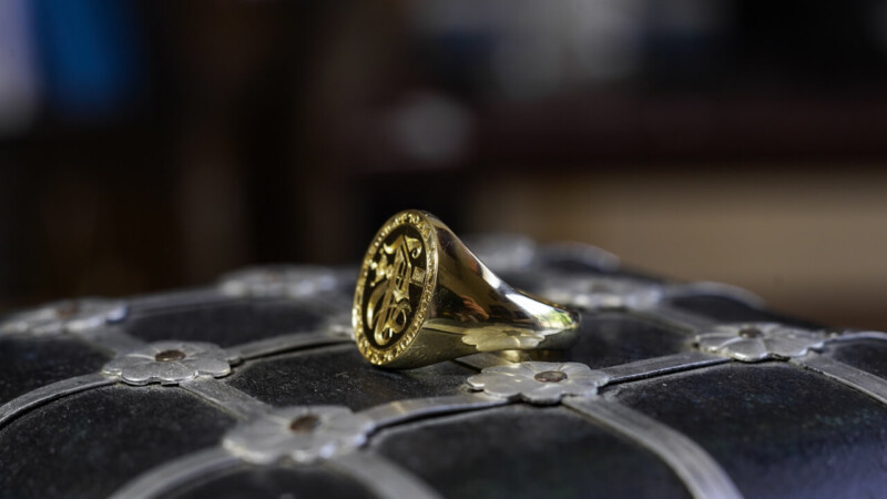 Hand Engraved Oval Signet Ring(K18YG) 「千S」＋「鍵（＋王冠）」＋「モットー」_3