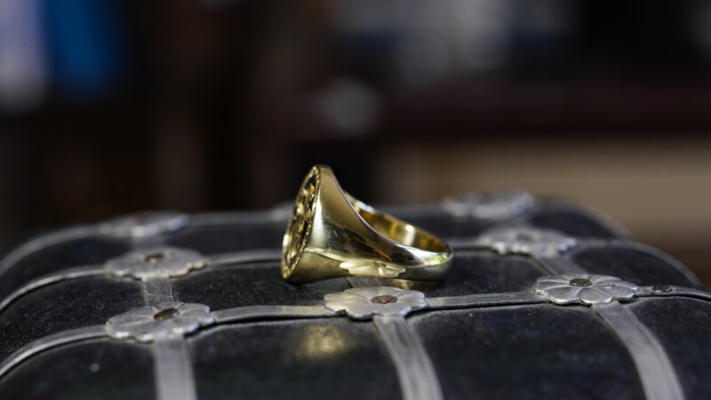 Hand Engraved Oval Signet Ring(K18YG) 「千S」＋「鍵（＋王冠）」＋「モットー」_4