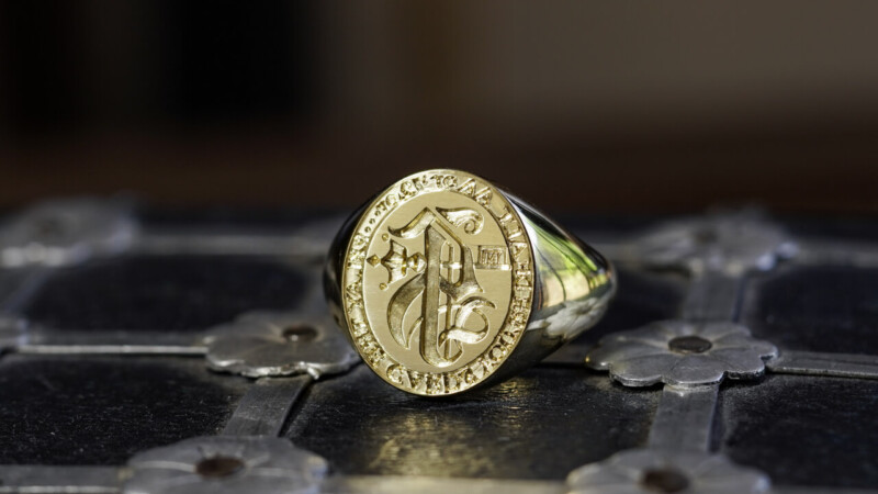 Hand Engraved Oval Signet Ring(K18YG) 「千S」＋「鍵（＋王冠）」＋「モットー」_2