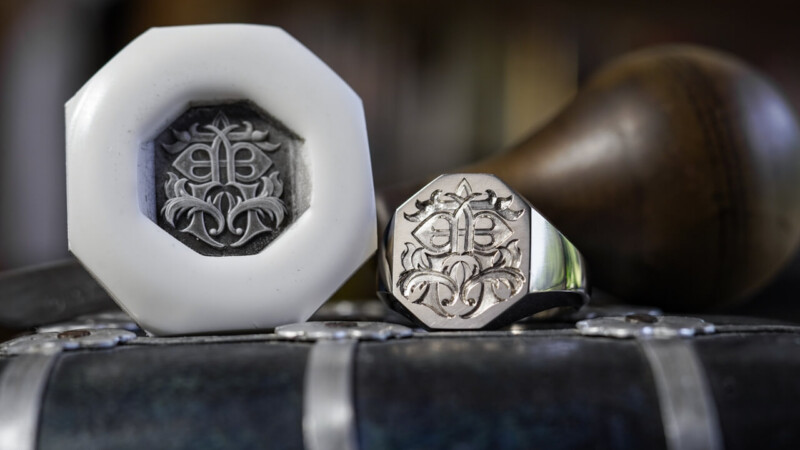 Hand Engraved Octagon Signet Ring(K18WG)「曹」(裏面彫刻:「Z、R」)_4 Hand Engraved Octagon Signet Ring(K18WG)「曹」(裏面彫刻:「Z、R」)_4