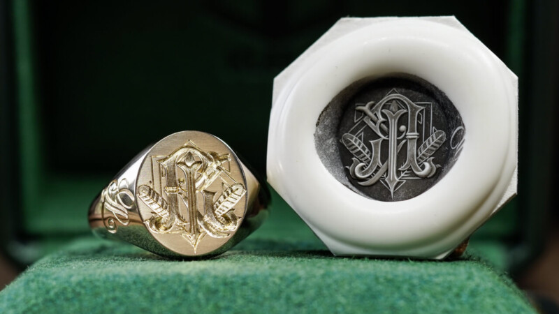 Hand Engraved Oval Signet Ring(K10YG)「RK」+「家紋（組み合い角に違い鷹の羽根）」（側面彫刻：「GL」）_2