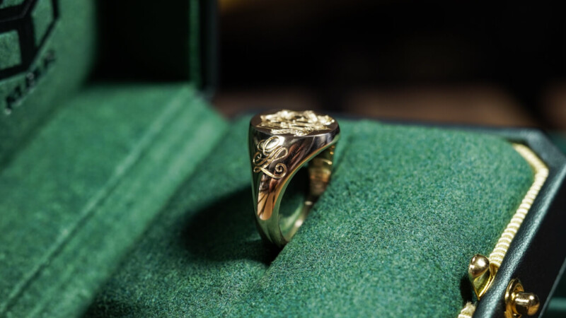 Hand Engraved Oval Signet Ring(K10YG)「RK」+「家紋（組み合い角に違い鷹の羽根）」（側面彫刻：「GL」）_3