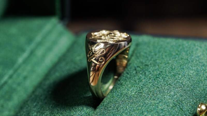 Hand Engraved Oval Signet Ring(K10YG)「RK」+「家紋（組み合い角に違い鷹の羽根）」（側面彫刻：「GL」）_4