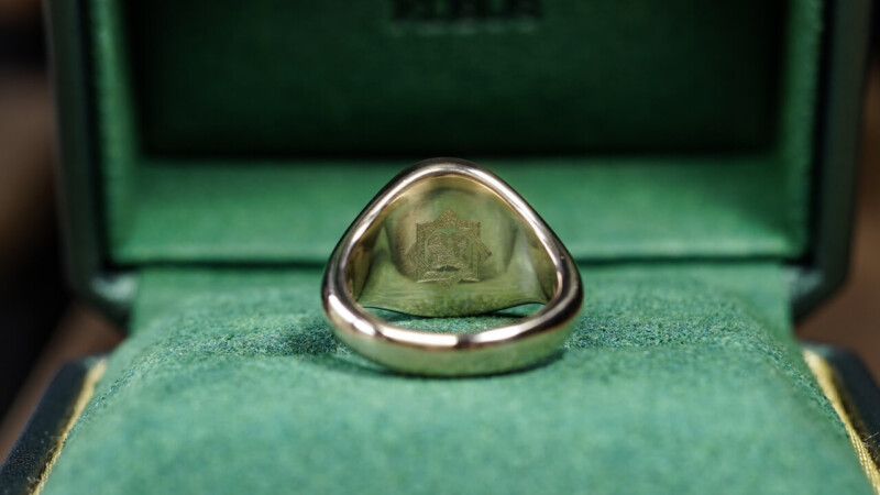 Hand Engraved Oval Signet Ring(K10YG)「RK」+「家紋（組み合い角に違い鷹の羽根）」（側面彫刻：「GL」）_9