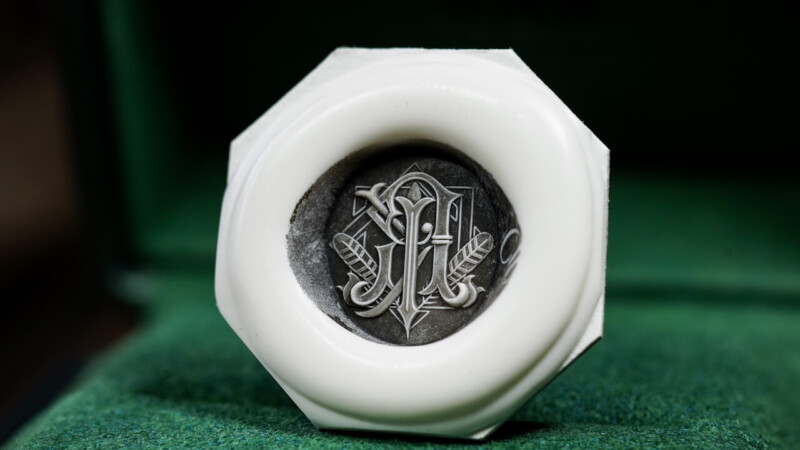 Hand Engraved Oval Signet Ring(K10YG)「RK」+「家紋（組み合い角に違い鷹の羽）」（側面彫刻：「GL」）_13