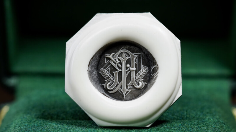 Hand Engraved Oval Signet Ring(K10YG)「RK」+「家紋（組み合い角に違い鷹の羽）」（側面彫刻：「GL」）_12