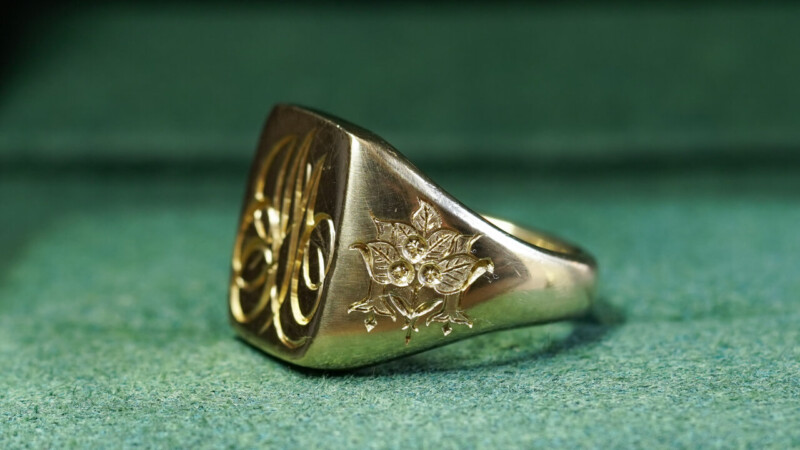 Hand Engraved Rectangle Signet Ring「M+ブルーベリー」+「M+稲穂」(K18YG)_2 Hand Engraved Rectangle Signet Ring「M+ブルーベリー」+「M+稲穂」(K18YG)_2