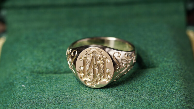 Hand Engraved Oval Signet Ring(K9YG)「AHJ＋太陽（歯車）」＋「Y（側面彫刻）」_3