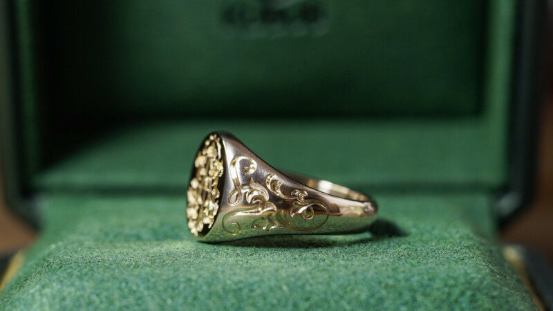 Hand Engraved Oval Signet Ring(K9YG)「AHJ＋太陽（歯車）」＋「Y（側面彫刻）」_4