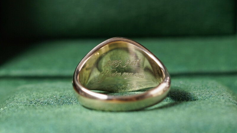 Hand Engraved Oval Signet Ring(K9YG)「AHJ＋太陽（歯車）」＋「Y（側面彫刻）」_9