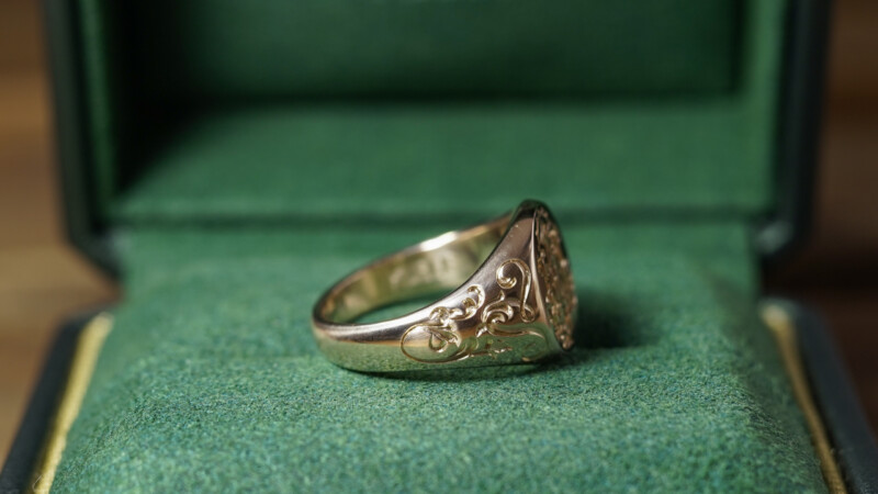 Hand Engraved Oval Signet Ring(K9YG)「AHJ＋太陽（歯車）」＋「Y（側面彫刻）」_12