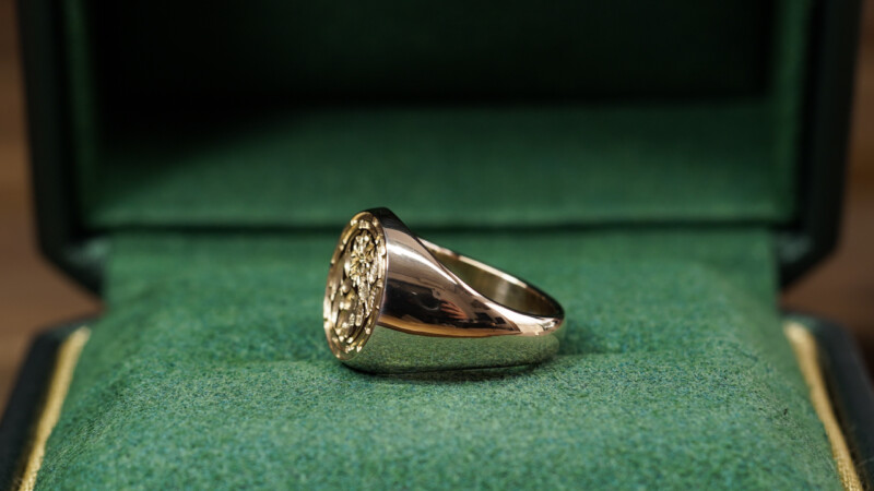 Hand Engraved Circle Signet Ring(K10YG)「菊桃+椿+源氏車輪紋(お持ち込みデザイン)」_7 Hand Engraved Circle Signet Ring(K10YG)「菊桃+椿+源氏車輪紋(お持ち込みデザイン)」_7