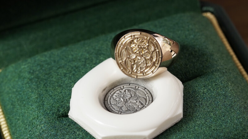 Hand Engraved Circle Signet Ring(K10YG)「菊桃+椿+源氏車輪紋(お持ち込みデザイン)」_3 Hand Engraved Circle Signet Ring(K10YG)「菊桃+椿+源氏車輪紋(お持ち込みデザイン)」_3