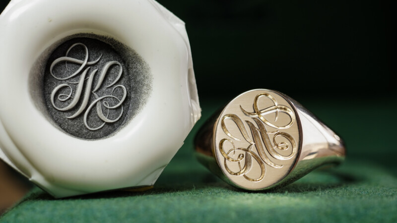 Hand Engraved Oval Signet Ring(K9YG)「TK」