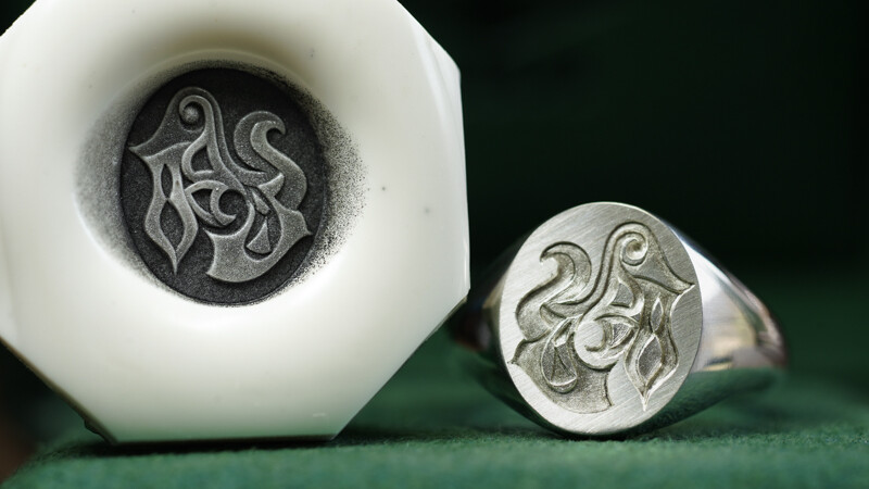 「Adamis」※反転彫り 抽象的なデザイン