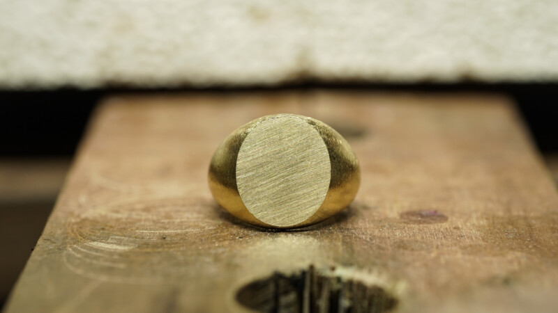 Hand Engraved Oval Signet Ring(K18YG)「MT（アヤメ）＋家紋（組み合い角に三つ星）＋綱（結び）」＋「Y＋登り鯉（側面彫刻）」_34