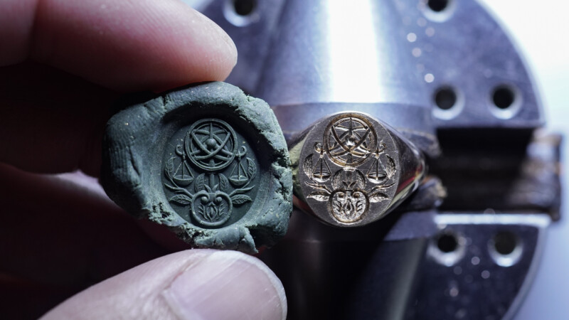 Hand Engraved Oval Signet Ring(K18PG) 「天球儀+天秤+リンゴ」+「JY(側面彫刻)」_17 Hand Engraved Oval Signet Ring(K18PG) 「天球儀+天秤+リンゴ」+「JY(側面彫刻)」_17