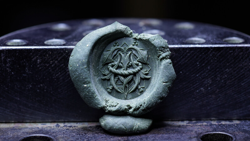 Hand Engraved Oval Signet Ring(K18YG)「MT（アヤメ）＋家紋（組み合い角に三つ星）＋綱（結び）」＋「Y＋登り鯉（側面彫刻）」_31