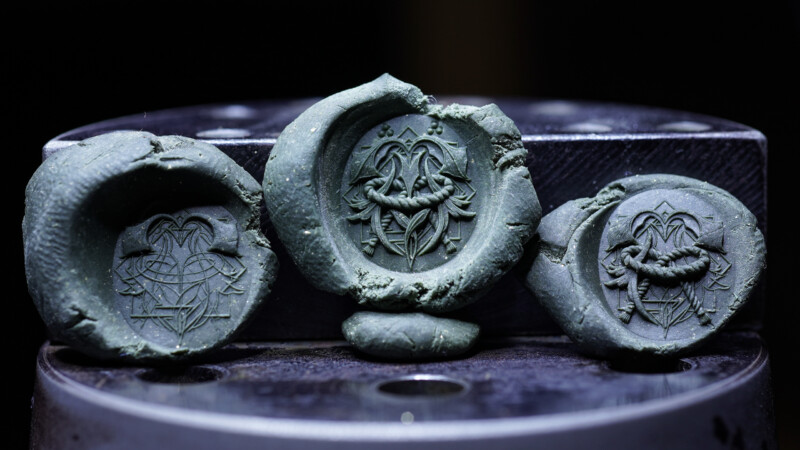 Hand Engraved Oval Signet Ring(K18YG)「MT（アヤメ）＋家紋（組み合い角に三つ星）＋綱（結び）」＋「Y＋登り鯉（側面彫刻）」_30