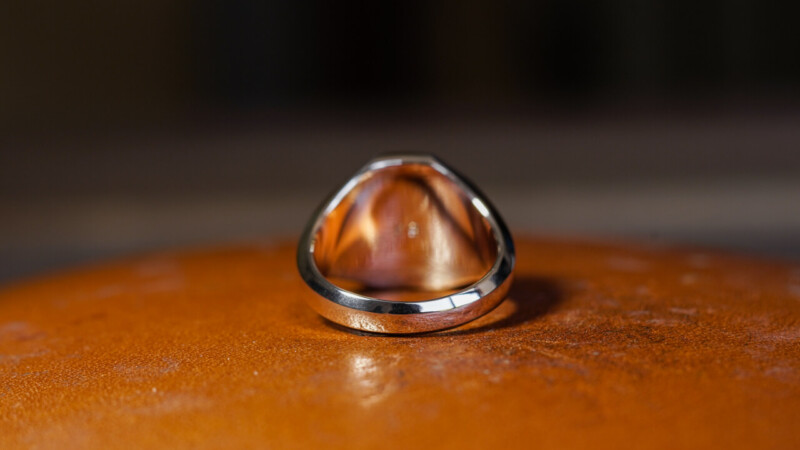 Hand Engraved Octagon Signet Ring(K9YG) 「YM+孔雀を表すモチーフ（冠羽、羽根、模様）」+「๙（タイ数字９）」_5