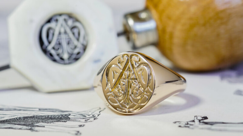【Bespoke Order】Hand Engraved Oval Signet Ring(9ct Yellow Gold)「YAI」 【Bespoke Order】Hand Engraved Oval Signet Ring(9ct Yellow Gold)「YAI」