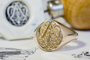 【Bespoke Order】Hand Engraved Oval Signet Ring(9ct Yellow Gold)「YAI」 【Bespoke Order】Hand Engraved Oval Signet Ring(9ct Yellow Gold)「YAI」