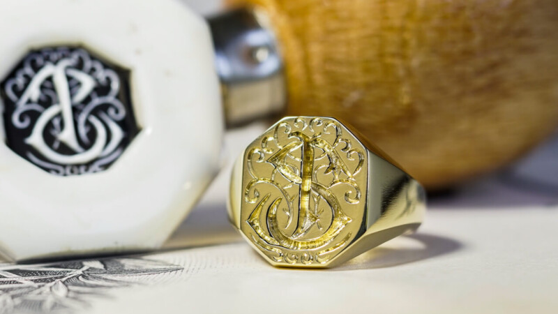 【Semi-custom made】Hand Engraved Octagon Signet Ring(18ct Yellow Gold(K18YG)) 「SJ,模様」