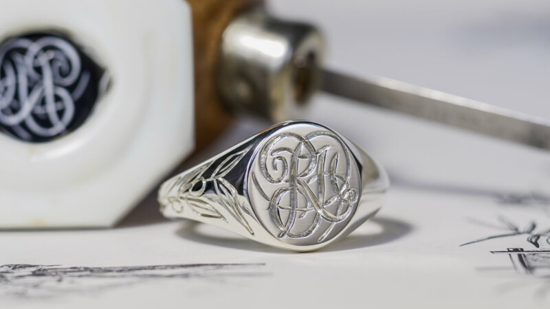 【Bespoke Order】Hand Engraved Mini Oval Signet Ring(Sv925) 「RH,Olive motif」 【Bespoke Order】Hand Engraved Mini Oval Signet Ring(Sv925) 「RH,Olive motif」