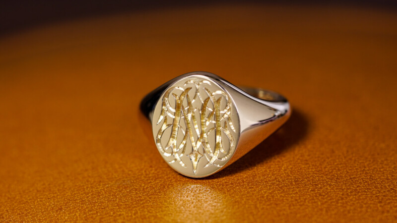【Semi-custom made】Hand Engraved Oval Signet Ring(9ct Yellow Gold(K9YG)) 「MN」_4 【Semi-custom made】Hand Engraved Oval Signet Ring(9ct Yellow Gold(K9YG)) 「MN」_4