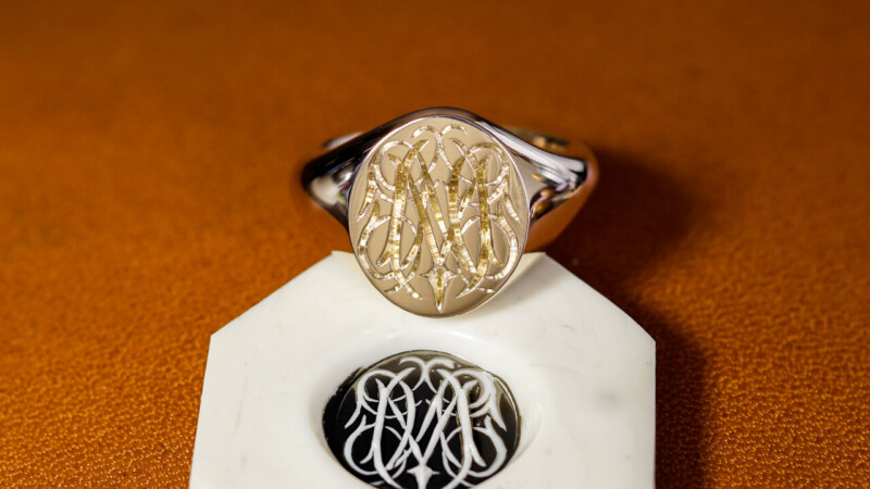 【Semi-custom made】Hand Engraved Oval Signet Ring(9ct Yellow Gold(K9YG)) 「MN」_3 【Semi-custom made】Hand Engraved Oval Signet Ring(9ct Yellow Gold(K9YG)) 「MN」_3