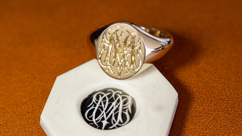 【Semi-custom made】Hand Engraved Oval Signet Ring(9ct Yellow Gold(K9YG)) 「MN」_2 【Semi-custom made】Hand Engraved Oval Signet Ring(9ct Yellow Gold(K9YG)) 「MN」_2