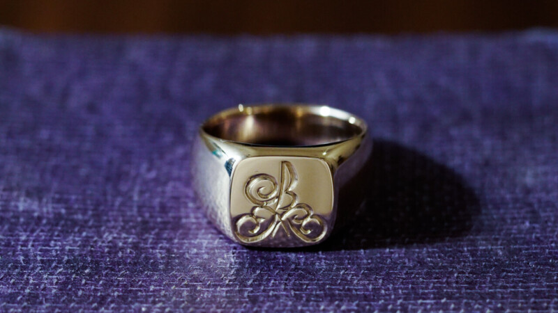 【Bespoke Order】Hand Engraved 『10KYO』 Square Signet Ring(9ct Gold) KM 【Bespoke Order】Hand Engraved 『10KYO』 Square Signet Ring(9ct Gold) KM