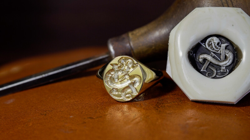 Hand Engraved Oval Signet Ring「K,Snake」(K18YG)_4 Hand Engraved Oval Signet Ring「K,Snake」(K18YG)_4