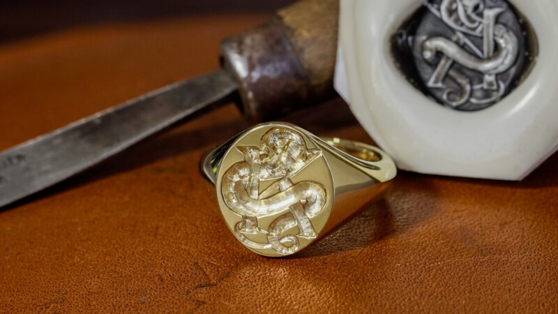 Hand Engraved Oval Signet Ring「K,Snake」(K18YG)_3 Hand Engraved Oval Signet Ring「K,Snake」(K18YG)_3