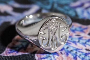 【Semi-custom made】Hand Engraved Oval Signet Ring(Sv925) 「MT」 【Semi-custom made】Hand Engraved Oval Signet Ring(Sv925) 「MT」