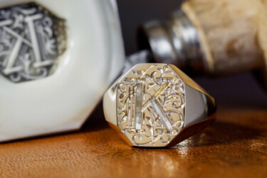 Hand Engraved Octagon Signet Ring「K+植物模様」(K9YG) Hand Engraved Octagon Signet Ring「K+植物模様」(K9YG)