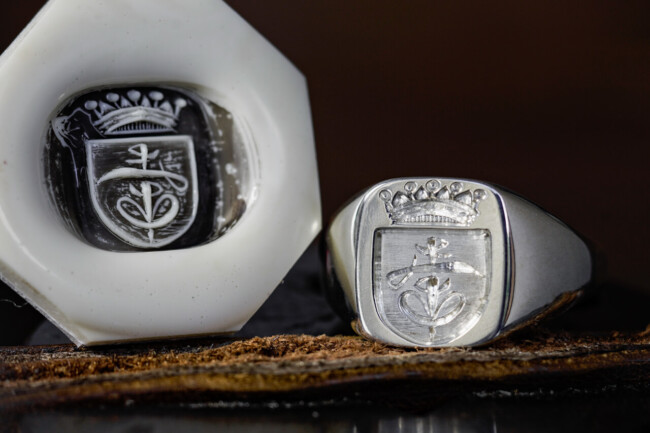 盾形紋章(王冠+盾) Hand Engraved Coat-of-Arms-Shield-Signet-Ring-sv925