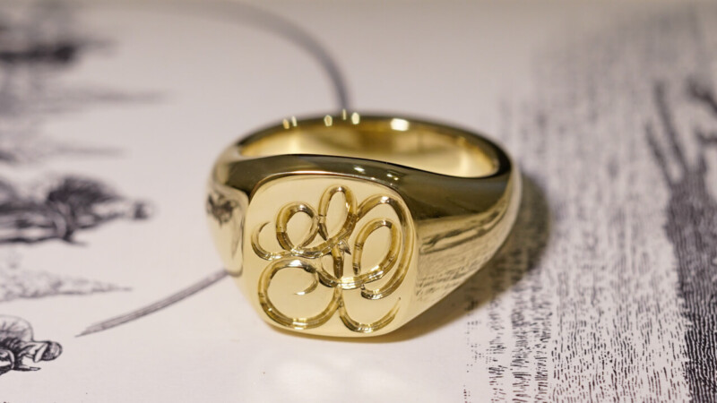 【Bespoke Order】Hand Engraved Mellow Square Signet Ring(18ct Yellow Gold) 「SO」 【Bespoke Order】Hand Engraved Mellow Square Signet Ring(18ct Yellow Gold) 「SO」