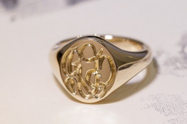 【Semi-custom made】The My Way×KUBUS Hand Engraved Oval Signet Ring(9ct Yellow Gold) RO5 【Semi-custom made】The My Way×KUBUS Hand Engraved Oval Signet Ring(9ct Yellow Gold) RO5