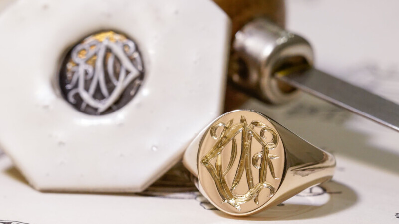 【Semi-custom made】Hand Engraved Oval Signet Ring(9ct Yellow Gold) 「DN」 【Semi-custom made】Hand Engraved Oval Signet Ring(9ct Yellow Gold) 「DN」