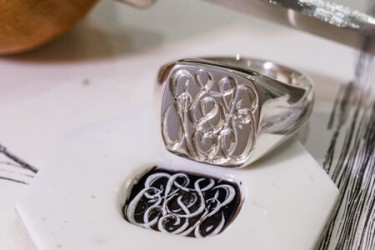 【Bespoke Order】Hand Engraved Curvaceous Square Signet Ring(Sv925)「SSSR」 【Bespoke Order】Hand Engraved Curvaceous Square Signet Ring(Sv925)「SSSR」