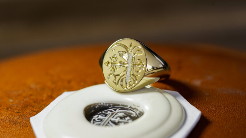 Hand Engraved Oval Signet Ring(K18YG) 「E+模様」_5
