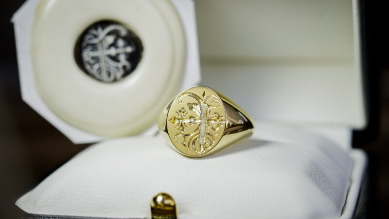Hand Engraved Oval Signet Ring(K18YG) 「E+模様」_3
