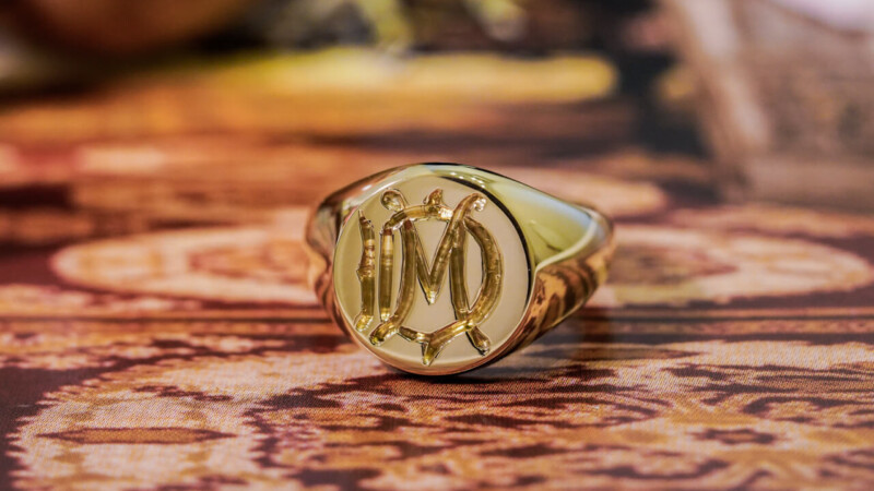 【Bespoke Order】Hand Engraved Circle Signet Ring(18ct Yellow Gold)「MD」 【Bespoke Order】Hand Engraved Circle Signet Ring(18ct Yellow Gold)「MD」