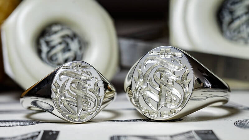 「TS+アカンサス模様+お箸+アラビア文字」 紋章のようなデザイン+模様やモチーフ